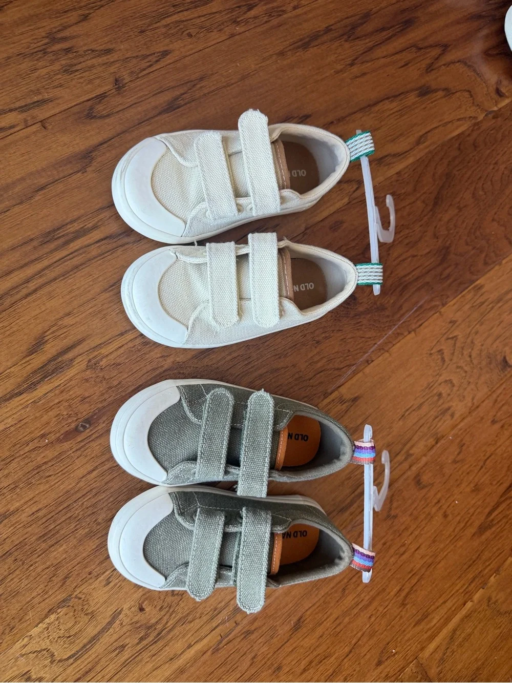 Old Navy Kids Canvas Velcro Sneakers in Cream and Olive Green toddler boy size 7